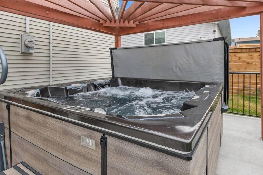 Lux By Wem With Hot Tub Holiday home