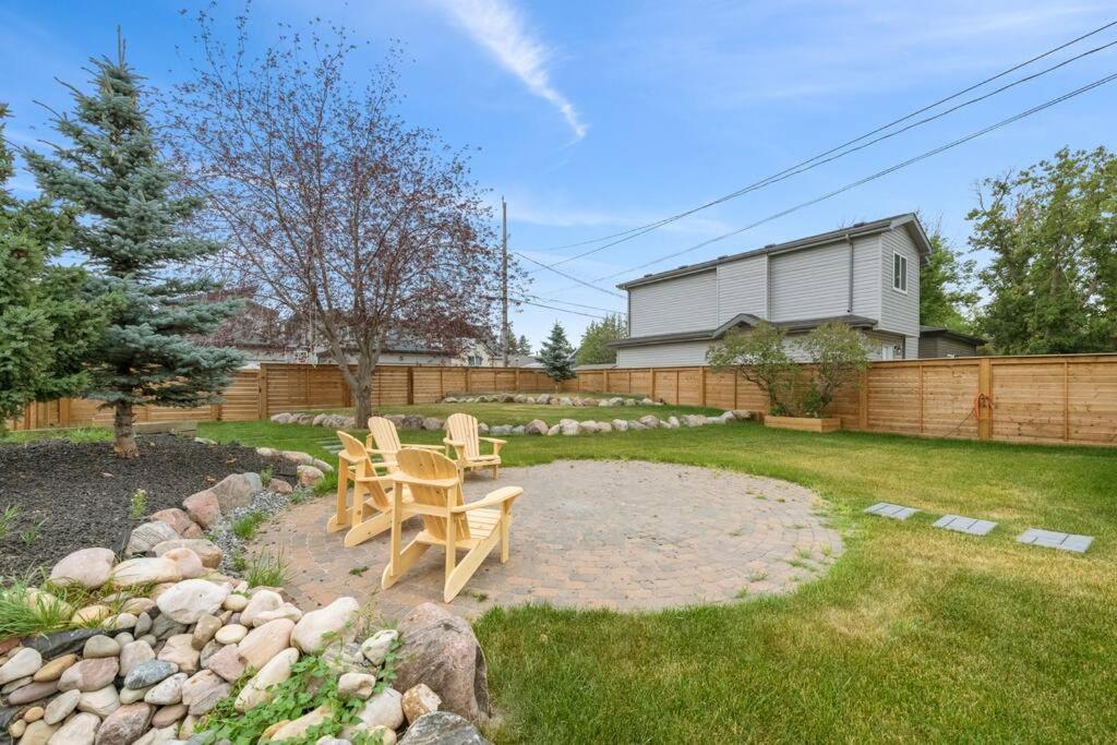 Lux By Wem With Hot Tub Edmonton