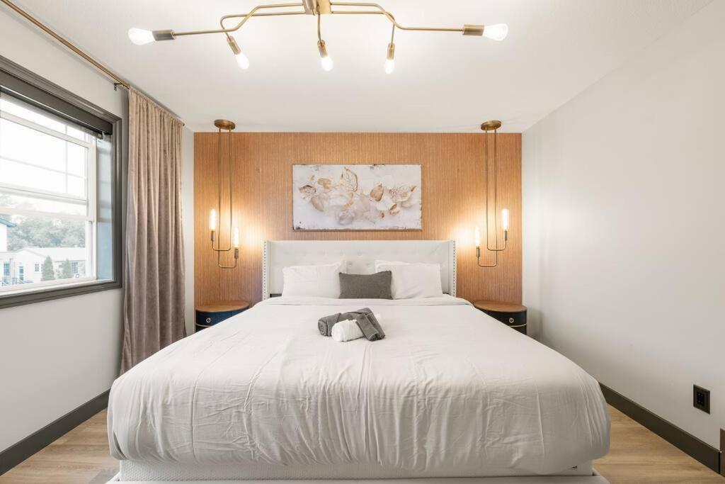 Lux By Wem With Hot Tub *