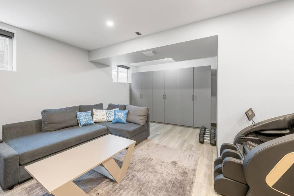 Lux By Wem With Hot Tub Edmonton