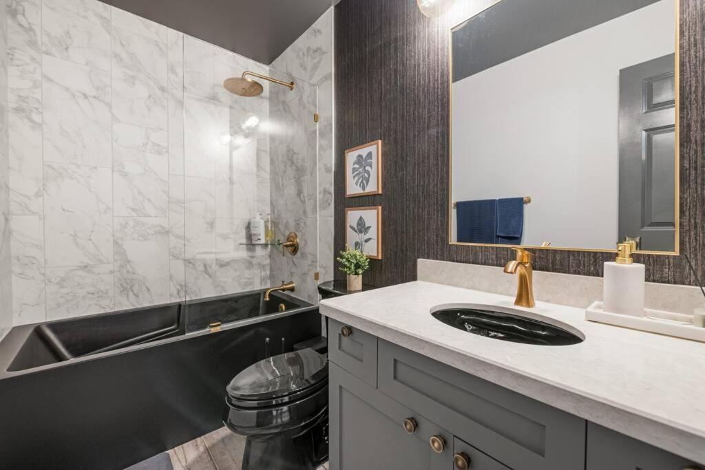 Lux By Wem With Hot Tub Edmonton