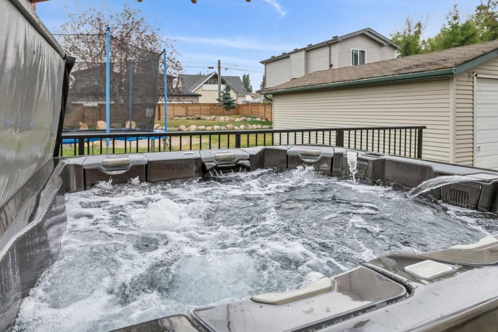 Lux By Wem With Hot Tub Holiday home Edmonton